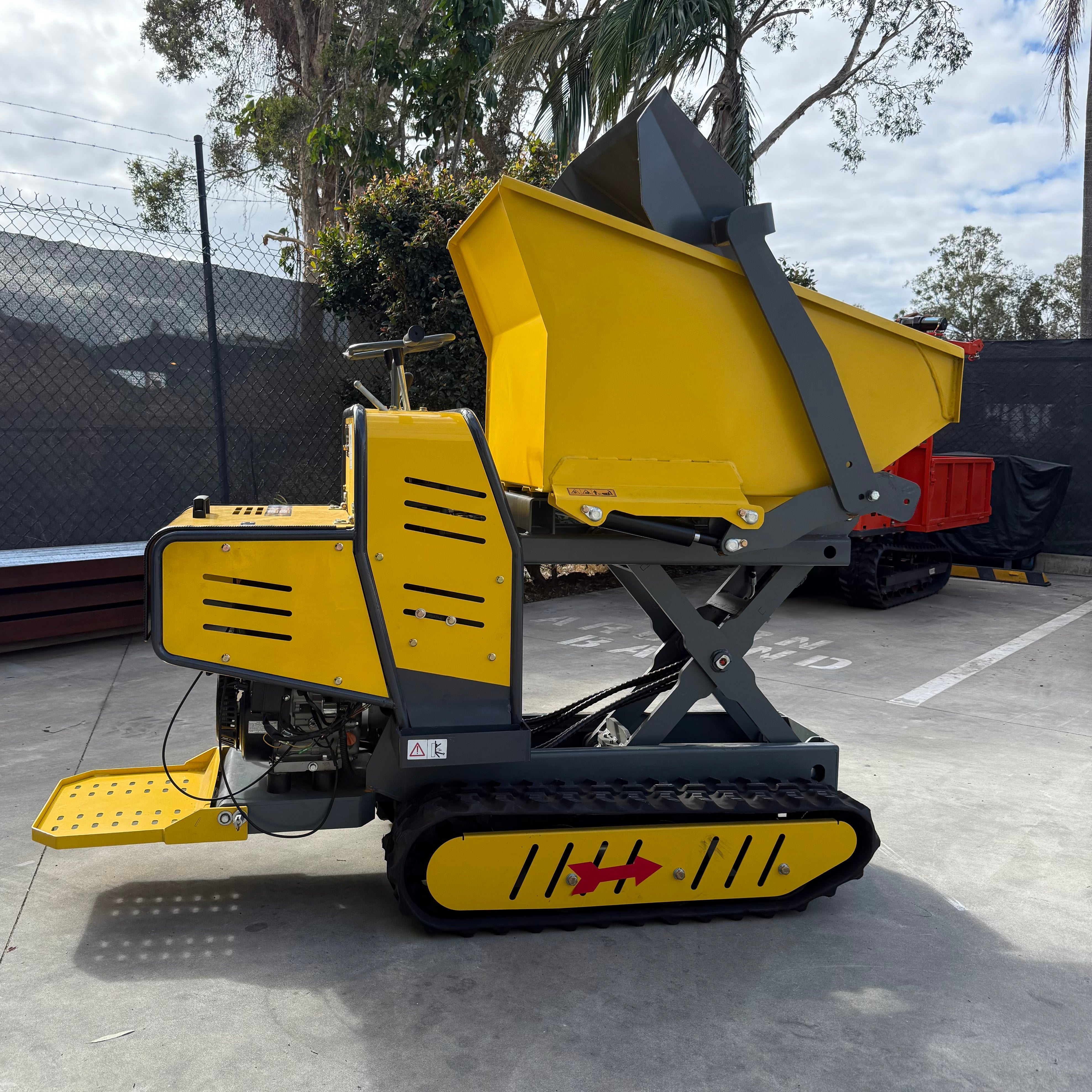 R205 Mini Dump Truck – 500kg Tracked Dumper for Construction
